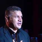 عکس علی دایی کنار خواننده گروه بلک کتس