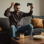 میانگین سن گیمرها به ۴۱ سال رسید | زنان نیمی از دنیای بازی ویدئویی را تشکیل می‌دهند