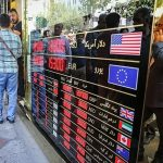 پیش‌بینی جدید یک اقتصاددان از نرخ ارز در آذرماه/ دلار از این سد قیمتی عبور می کند؟