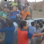 ببینید؛ نامزد انتخابات مصر با خودروی تسلا در میان شادی کودکان