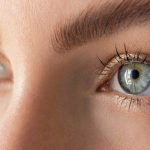 اگر یک دقیقه پلک نزنیم چه می‌شود؟ (تحلیل واکنش چشم و مغز)