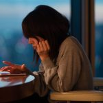 تفاوت رفتار زنان و مردان با موبایل | تحلیل علمی الگوهای مصرف دیجیتال