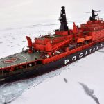 کشتی یخ شکن در دریای منجمد سوژه شد +ویدیو